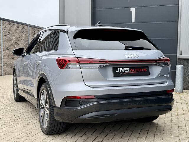 Audi Q4 e-tron 40 Advanced edition 77 kWh *Florettsilber* Navigatie / Stoelverarming / Cruise Control / LED / PDC / 19"LMV / FASE 3