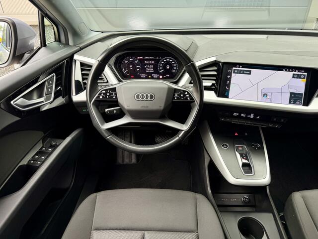 Audi Q4 e-tron 40 Advanced edition 77 kWh *Florettsilber* Navigatie / Stoelverarming / Cruise Control / LED / PDC / 19"LMV / FASE 3