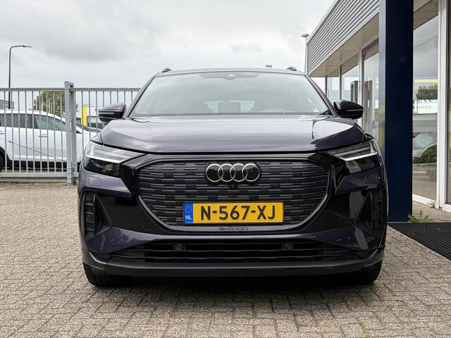 Audi Q4 e-tron 40 Launch edition Advanced 77 kWh / NL-Auto / Vol-Leder / Grote-Accu / Warmtepomp / Elektr.-Stoelen met Geheugen / Stoelverwarming / Matrix-LED / Standkachel / Trekhaak / Apple-Carplay & Android-Auto / Cruise-Control / Climate-Control / Elektr.-Achterklep / DAB Radio-Bluetooth / Navi / PDC / BTW-Auto / Camera-Achter / 20'' LMV / ENZ.