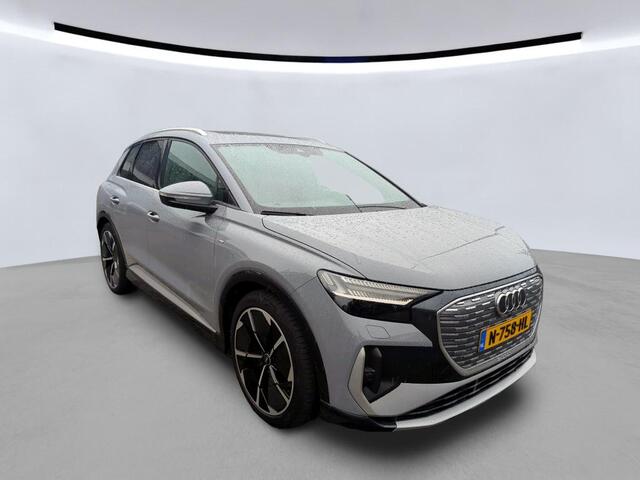 Audi Q4 e-tron 50 quattro 300pk S Edition 77 kWh / Zwart Leder / S-Line / Panoramadak / Navigatie / 21"LM Velgen / Camera / LED verlichting trans