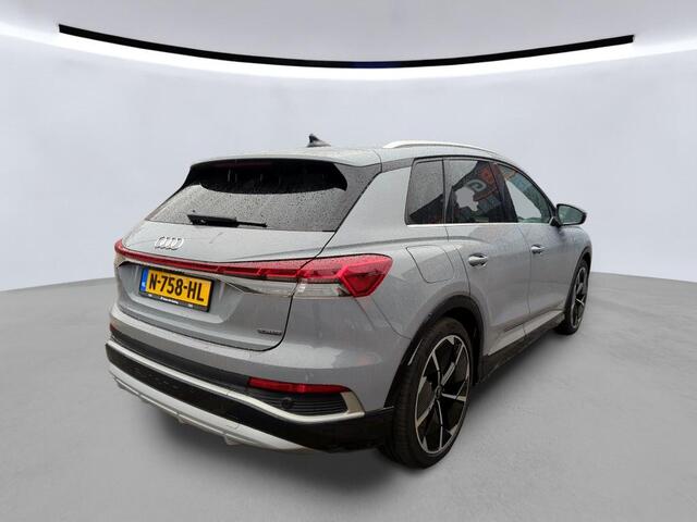 Audi Q4 e-tron 50 quattro 300pk S Edition 77 kWh / Zwart Leder / S-Line / Panoramadak / Navigatie / 21"LM Velgen / Camera / LED verlichting trans