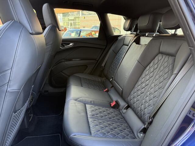 Audi Q4 e-tron BWJ 2021 40 Launch edition 204 PK S Competition 77 kWh ADAPTIVE CRUISE | 360 CAM. | KEYLESS | PANODAK | MEMORY | RS STOELEN | HUD | DODE HOEK | ELKTR.STOELEN | LEDER | STOELVERW. | ELEK. KLEP | CARPLAY + ANDROID | NAVI | CLIMA | 21 INCH VELGEN |