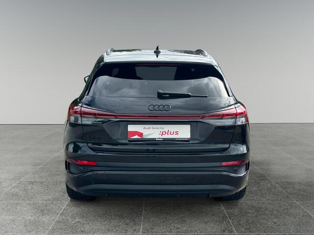 Audi Q4 e-tron 45 286pk quattro S Edition 82 kWh MMI navigatie plus | Parkeerhulp plus | Adaptive Cruise Control