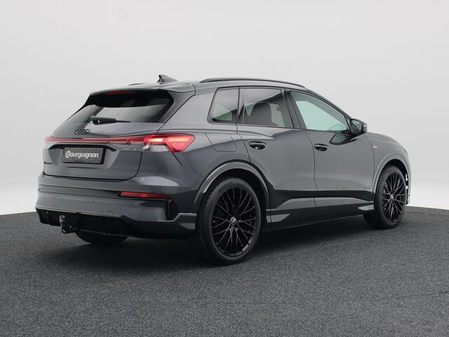 Audi Q4 e-tron S edition 45 | 82 kWh | 286 PK | 21 inch velgen | Privacyglas | Trekhaak | Panoramadak | Zwart optiek |