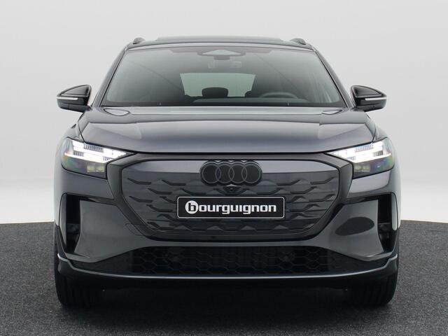 Audi Q4 e-tron S edition 45 | 82 kWh | 286 PK | 21 inch velgen | Privacyglas | Trekhaak | Panoramadak | Zwart optiek |