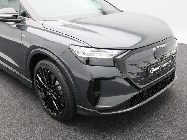 Audi Q4 e-tron S edition 45 | 82 kWh | 286 PK | 21 inch velgen | Privacyglas | Trekhaak | Panoramadak | Zwart optiek |