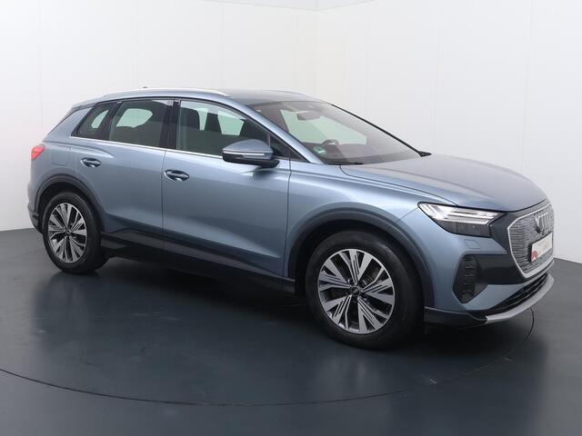 Audi Q4 e-tron 50 quattro Launch edition Advanced Plus 77 kWh | 299 PK | SoH 90% | Trekhaak wegklapbaar | Warmtepomp | Adaptive Cruise Control | Achteruitrijcamera | Climate control | Matrix LED | Elektrische achterklep | Navigatiesysteem | Stoelverwarming | Parkeersensoren | Apple Carplay / Android Auto |