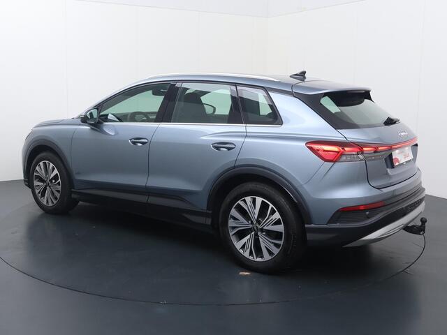 Audi Q4 e-tron 50 quattro Launch edition Advanced Plus 77 kWh | 299 PK | SoH 90% | Trekhaak wegklapbaar | Warmtepomp | Adaptive Cruise Control | Achteruitrijcamera | Climate control | Matrix LED | Elektrische achterklep | Navigatiesysteem | Stoelverwarming | Parkeersensoren | Apple Carplay / Android Auto |