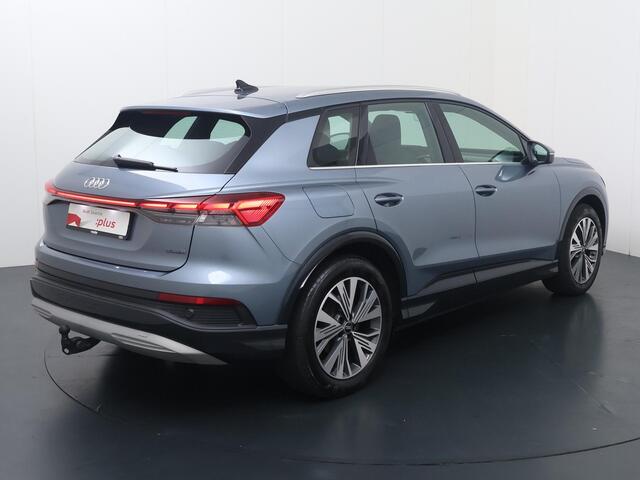 Audi Q4 e-tron 50 quattro Launch edition Advanced Plus 77 kWh | 299 PK | SoH 90% | Trekhaak wegklapbaar | Warmtepomp | Adaptive Cruise Control | Achteruitrijcamera | Climate control | Matrix LED | Elektrische achterklep | Navigatiesysteem | Stoelverwarming | Parkeersensoren | Apple Carplay / Android Auto |
