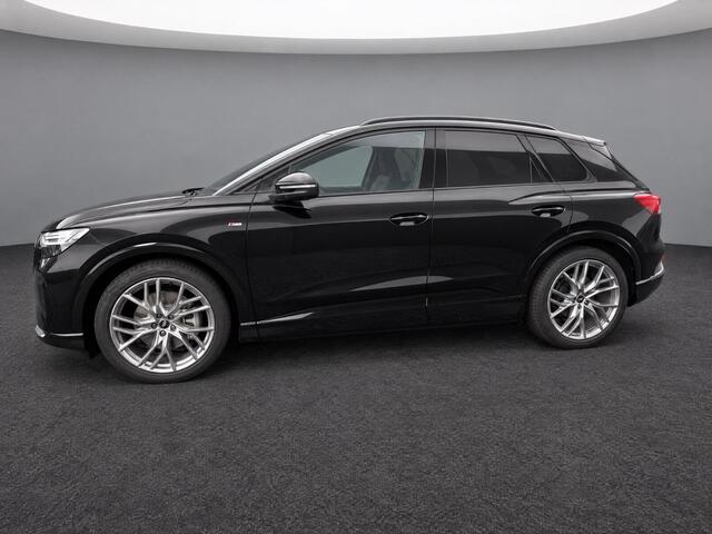 Audi Q4 e-tron 45 quattro 286pk S Edition 82 kWh · Trekhaak · 21'' Velgen · Apple/Android Car Play · Camera · Stoelverwarming ·