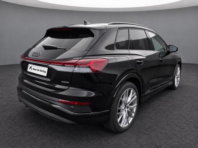 Audi Q4 e-tron 45 quattro 286pk S Edition 82 kWh · Trekhaak · 21'' Velgen · Apple/Android Car Play · Camera · Stoelverwarming ·
