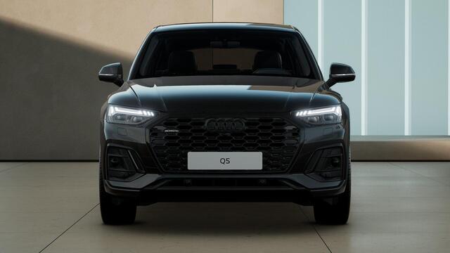 Audi Q5 Sportback S edition Competition 50 TFSI e 220 kW / 299 PK SU panoramadak, assitentiepakket tour&parking, B&O soundsysteem, luchtvering, leder/alcantara interieur, optiekpakket zwart plus, rode stiksels interieur