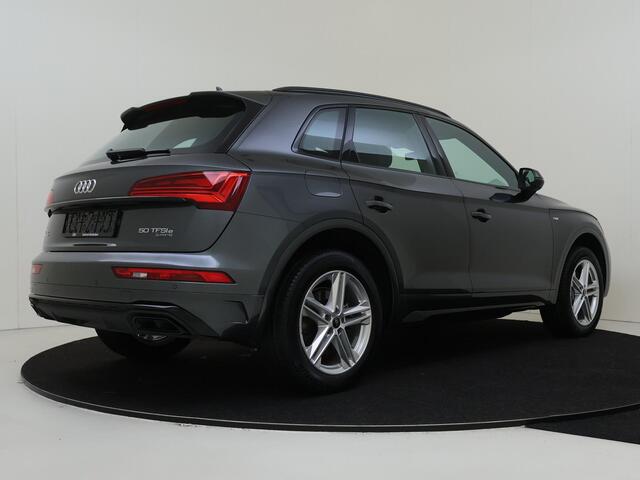 Audi Q5 50 TFSI e S edition | Trekhaak | Virual cockpit | Stoelverwarming | 3-Zone airco | S-line interieur | Elektrische achterklep | Parkeersensoren |