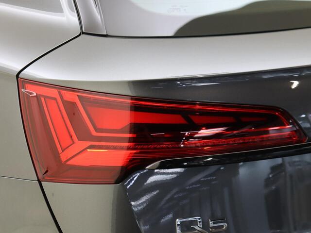Audi Q5 50 TFSI e S edition | Trekhaak | Virual cockpit | Stoelverwarming | 3-Zone airco | S-line interieur | Elektrische achterklep | Parkeersensoren |