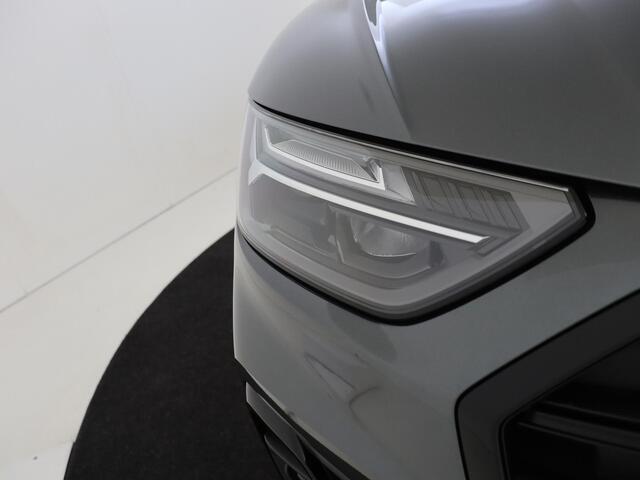Audi Q5 50 TFSI e S edition | Trekhaak | Virual cockpit | Stoelverwarming | 3-Zone airco | S-line interieur | Elektrische achterklep | Parkeersensoren |