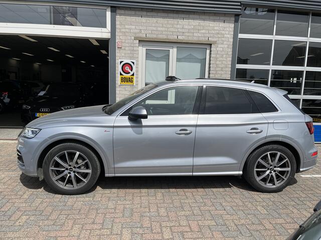Audi Q5 55 TFSI e quattro S-Line / AUTOMAAT/ PANO/ LUCHTVERING/ NAVI/ ELEK. ACHTERKLEP/ STUUR+STOEL VERWARM. V+A/ PARK. SENSOREN V+A/ CAMERA/ KEYLESS/ ACC/ BLUETOOTH/ DAB/ LED/ DRIVE SELECT/ 20'' LMV