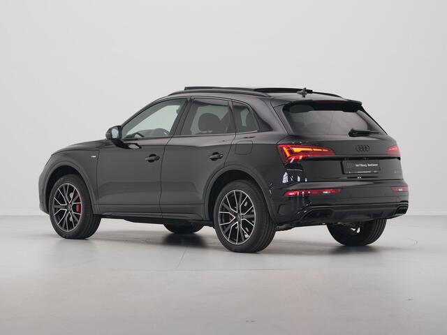 Audi Q5 55 TFSI e PHEV 367 pk S edition Competition Panoramadak Camera B&O Park Assist Trekhaak