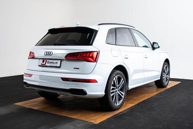 Audi Q5 2.0 TFSI quattro Sport Pro Line S S Line - Trekhaak - MMI navigatie plus - Verwarmbare voorstoelen - Pre sense basic - Interieurvoorverwarming - Parkeerhulp plus - Lichtpakket 2 - Buitenspiegels elektrisch verwarmbaar -