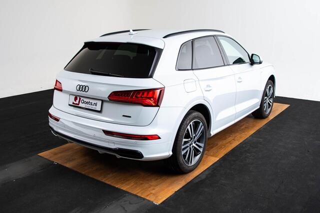 Audi Q5 2.0 TFSI quattro Sport Pro Line S S Line - Trekhaak - MMI navigatie plus - Verwarmbare voorstoelen - Pre sense basic - Interieurvoorverwarming - Parkeerhulp plus - Lichtpakket 2 - Buitenspiegels elektrisch verwarmbaar -