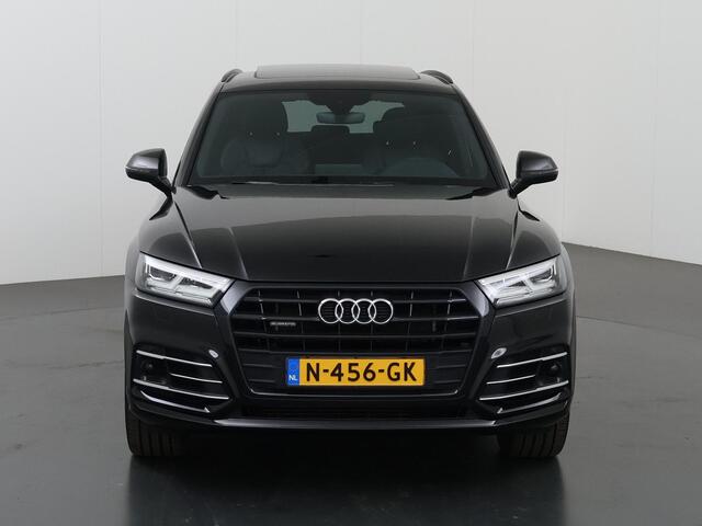 Audi Q5 55 TFSI e quattro Competition S-Line | Panoramadak | Sportstoelen | Digitale Cockpit | Camera | Black Pack | Stoelverwarming | Adaptieve Cruise Control | Elektrisch verstelbare stoelen | LED |