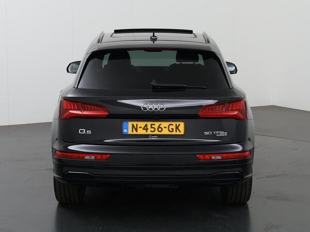 Audi Q5 55 TFSI e quattro Competition S-Line | Panoramadak | Sportstoelen | Digitale Cockpit | Camera | Black Pack | Stoelverwarming | Adaptieve Cruise Control | Elektrisch verstelbare stoelen | LED |