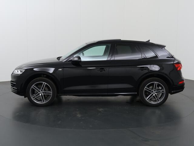 Audi Q5 55 TFSI e quattro Competition S-Line | Panoramadak | Sportstoelen | Digitale Cockpit | Camera | Black Pack | Stoelverwarming | Adaptieve Cruise Control | Elektrisch verstelbare stoelen | LED |