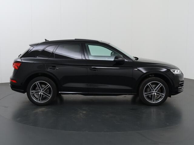 Audi Q5 55 TFSI e quattro Competition S-Line | Panoramadak | Sportstoelen | Digitale Cockpit | Camera | Black Pack | Stoelverwarming | Adaptieve Cruise Control | Elektrisch verstelbare stoelen | LED |