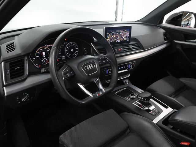 Audi Q5 55 TFSI e quattro Competition S-Line | Panoramadak | Sportstoelen | Digitale Cockpit | Camera | Black Pack | Stoelverwarming | Adaptieve Cruise Control | Elektrisch verstelbare stoelen | LED |