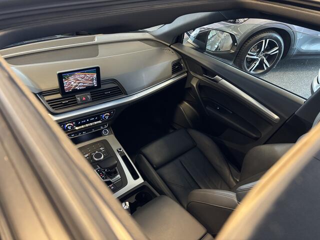 Audi Q5 50 TFSI e quattro S edition / Luchtvering / Panoramadak / Leder / Navigatie / LED / Dab+ / 20 inch - Elek Trekhaak -
