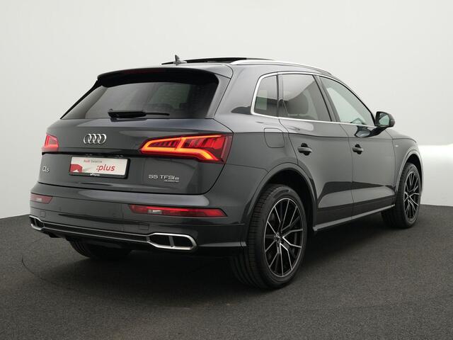 Audi Q5 55 TFSI e 367 pk S-tronic quattro Competition / S-Line | Panoramadak | Trekhaak | Leder/alcantara | Bang & Olufsen | Elektr. verstelbare stoelen | Achteruitrijcamera