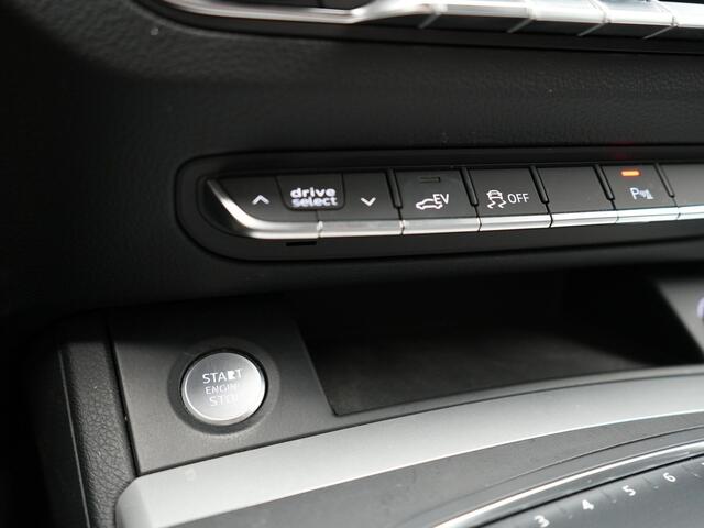 Audi Q5 50 TFSI e Quattro S Line Plug In Hybrid 299pk Dealer O.H PHEV | Alcantara Sportstoelen Verwarmd | Virtual Cockpit | Camera | Navi Plus | BLIS | LED | DAB |