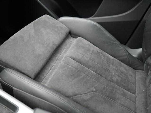 Audi Q5 50 TFSI e Quattro S Line Plug In Hybrid 299pk Dealer O.H PHEV | Alcantara Sportstoelen Verwarmd | Virtual Cockpit | Camera | Navi Plus | BLIS | LED | DAB |