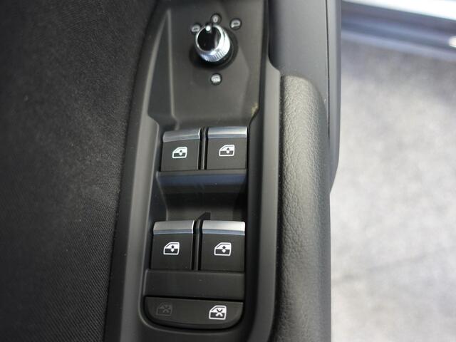 Audi Q5 50 TFSIe PHEV Pro Line Audi Q5 50 TFSI e Pro Line | Navigatie | Apple Carplay/Android Auto | Adaptive Cruise Control | Parkeersensoren | Camera | Elektrische achterklep | LED | Stoelverwarming