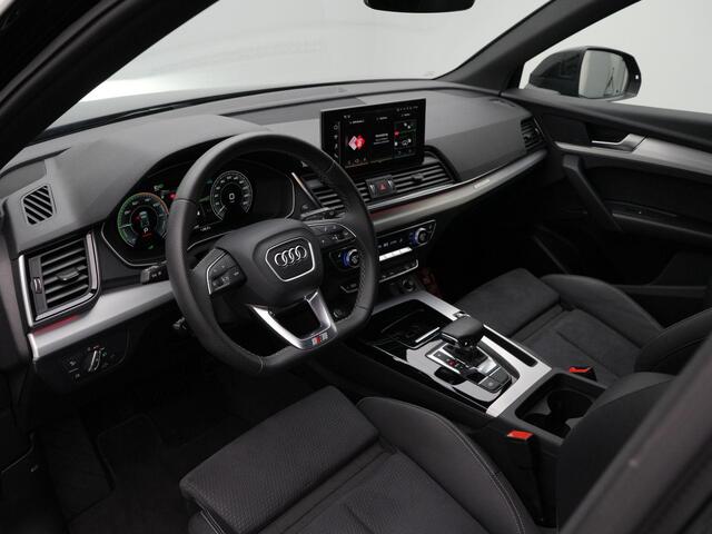 Audi Q5 50 TFSI e 299 pk S-tronic S edition / S-Line | Panoramadak | Geheugenstoel | Rondomzicht camera | Matrix LED | Leder/alcantara