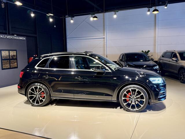 Audi Q5 55 TFSIe Quattro S-Line Pano|Luchtvering|ACC|Camera Zwart