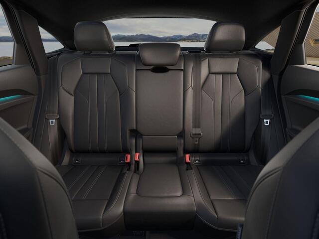 Audi Q5 Sportback S edition Competition e-hybrid 270 kW / 367 PK | Techniekpakket plus | Panoramadak | Carbon interieur | Ambiente verlichting |