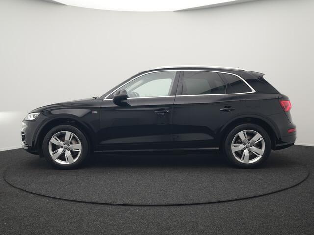 Audi Q5 50 TFSI e quattro S Line Plug In Hybrid 299pk Dealer O.H PHEV | Luchtvering | Trekhaak Af Fabriek | Adaptive Cruise | Camera | Virtual | Apple Carplay | Alcantara Sportstoelen Verwarmd | Keyless | Navigatie | DAB |