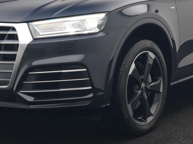 Audi Q5 50 TFSI e quattro S Line Plug In Hybrid 299pk Dealer O.H. PHEV | Panodak | 20"L.M Rotor | Apple Carplay | Sportstoelen Verwarmd | Cruise Control | Keyless | Navigatie | Virtual | 20"L.M |