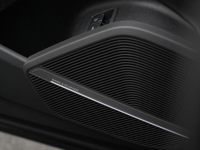 Audi Q5 55 TFSI e 367 pk S-tronic quattro S edition Competition / S-Line | Panoramadak | Trekhaak | Luchtvering | Fijnnappa leder | Geheugenstoel | Head-up display | Bang & Olufsen