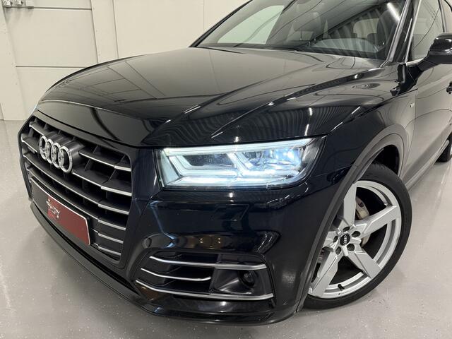 Audi Q5 55 TFSI e quattro Competition PANO/LUCHTVERING/TREKHAAK/21"/MATRIX/KEYLESS/VIRTUAL/CARPLAY/SFEER/ZWART LEER SPORT/PRIVACY/VOLLEDIG AUDI DEALER HISTORIE, NET OH BEURT GEHAD MET RONDOM NW. BANDEN