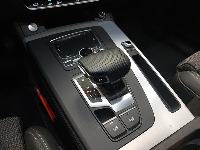 Audi Q5 50 TFSI e quattro S edition I LUCHTVERING I Originele NL-AUTO I Panoramadak I Op afspraak I Trekhaak 1.750KG I Hybride I PHEV