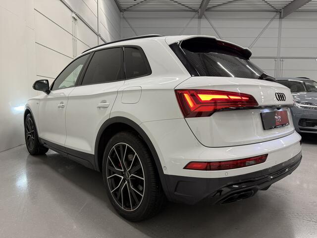 Audi Q5 55 TFSI e quattro 3x S-Line PANO/LUCHTVERING/TREKHAAK/HEAD-UP/ACC/360CAMERA/KEYLESS/20"AUDI-SPORT/MATRIX/VIRTUAL/SFEER/BLACK-OPTIC/GLETSCHER-WEIS METALLIC/VOLLEDIG AUDI DEALER HISTORIE