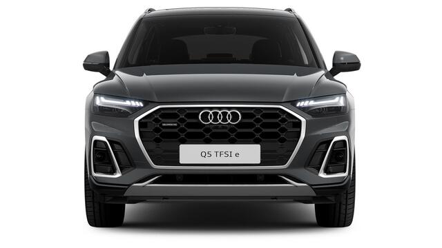 Audi Q5 55 TFSI e S edition Competition Trekhaak - Panoramadak - Privacy glas - Head up - Sportstoelen - stoelverwarming - Assistentiepakket Parking - Achterbank plus - Interieurvoorverwarming - Zonwering -