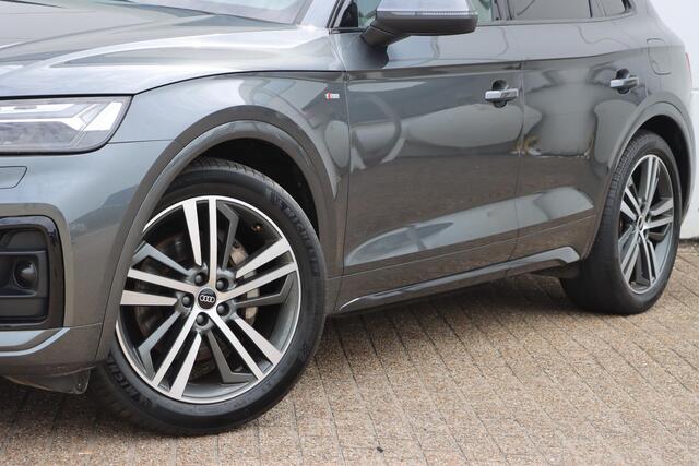 Audi Q5 50 TFSI e quattro S Edition Competition 300pk S-Tronic | Pano | Luchtvering