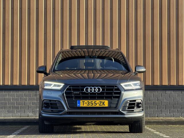 Audi Q5 3.0 TDI quattro Sport S Line Black Edition | 286 PK! | Panoramadak | Adaptieve Cruise Control | Lane Assist | Elektrische Trekhaak | Camera | DAB | Navigatie | 20" Lichtmetaal |