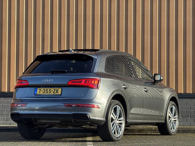 Audi Q5 3.0 TDI quattro Sport S Line Black Edition | 286 PK! | Panoramadak | Adaptieve Cruise Control | Lane Assist | Elektrische Trekhaak | Camera | DAB | Navigatie | 20" Lichtmetaal |