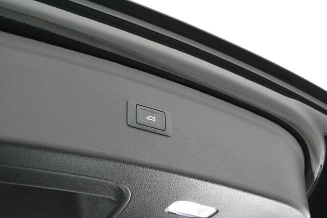 Audi Q5 50 TFSI e 299pk S edition Leder Trekhaak Camera Stoelverwarming Virtual Cockpit Navigatie S-Line