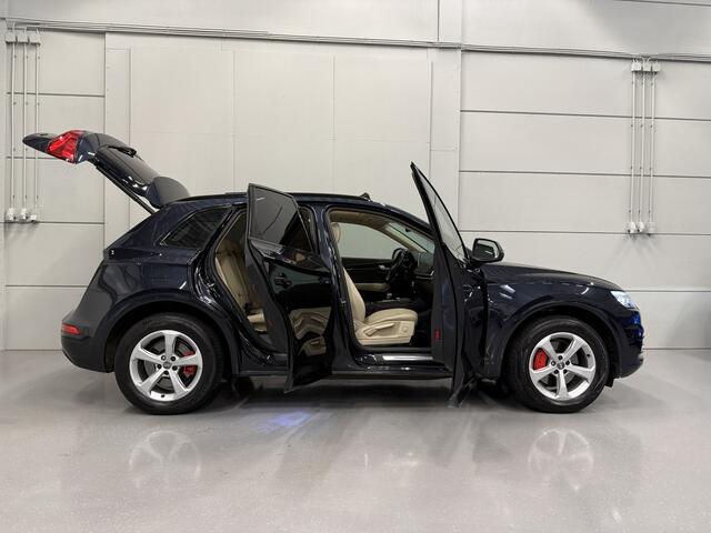 Audi Q5 2.0 TFSI quattro Sport PANO/TREKHAAK/LUCHTVERING/HEAD-UP/VOL-LEER/KEYLESS/CAMERA/STOEL+STUURVERW/BLACK-OPTIC/ELECTR.A.KLEP/VOLLEDIGE ONDERHOUDS HISTORIE