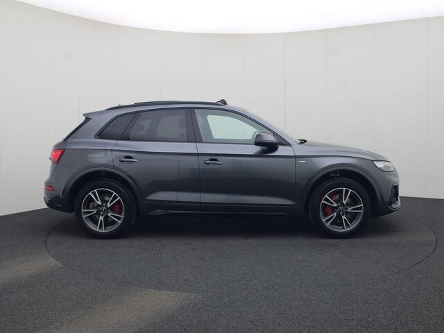 Audi Q5 55 TFSIe 270kW/367PK quattro S Line · Panoramadak · Apple/Android Car Play · Camera · Leder/Alcantara · Drive select
