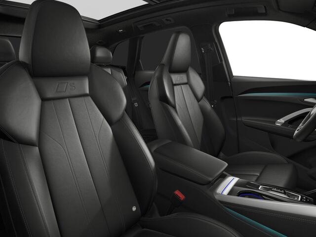 Audi Q5 S edition (B10) e-hybrid 220 kW / 299 PK SUV 7 ve | Luchtvering | Trekhaak | Panoramadak | Stoelverwarming voor + achter | Stuurwielverwarming | OLED Achter verlichting | Ambiente lichtpakket Pro |